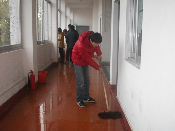 信息工程系组织学生开展学雷锋志愿服务活动