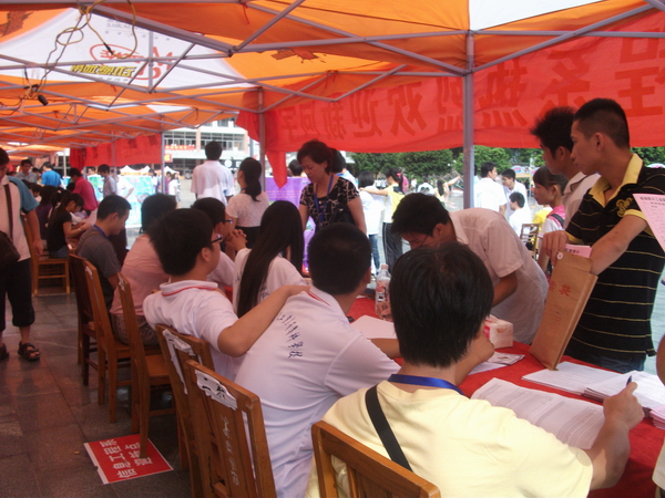 信息工程系2011级新生顺利入学报到