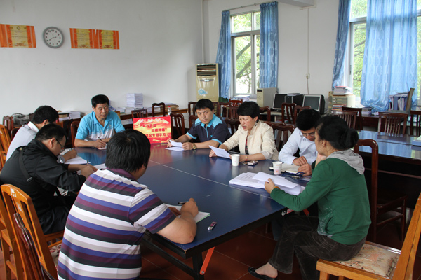 信息工程系二级中心组开展“解放思想、赶超跨越”专题理论学习会 信息工程系二级中心组开展“解放思想、赶超跨越”专题理论学习会